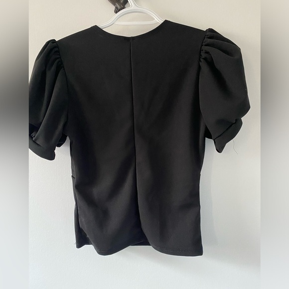 Too Chic Women's Short Puff Sleeve V Neck Crop Top Black Blouse Size Medium - Picture 5 of 6